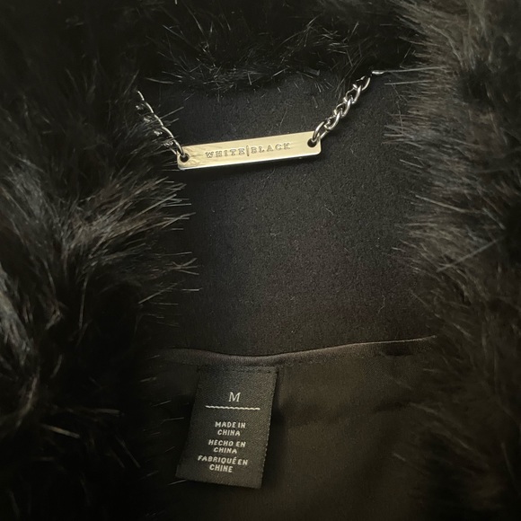 WHBM White House Black Market Faux Fur Shawl Collar Sleeveless Vest Size Medium - Picture 4 of 5